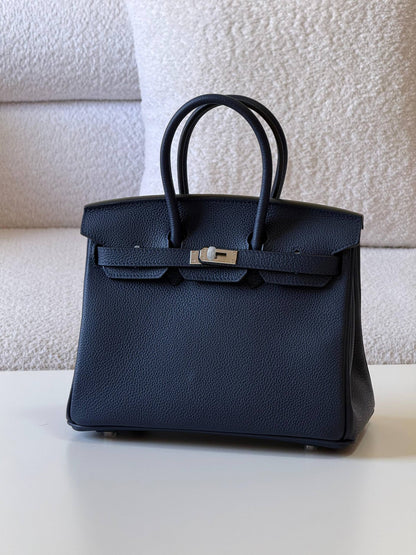 Hermes birkin 25cm💕master quality😍

with box❤️
🎁🎁🎁

400 dhs🪙🌨️

Zain52
♥️♥️♥️
