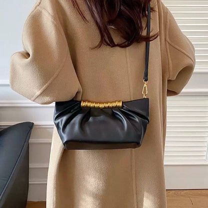 BOTTEGA
 NEW  CAME GOOD QUALITY 
WITH BOX 🎁🎁🎁

90 dhs✅

Zain39
♥️♥️♥️