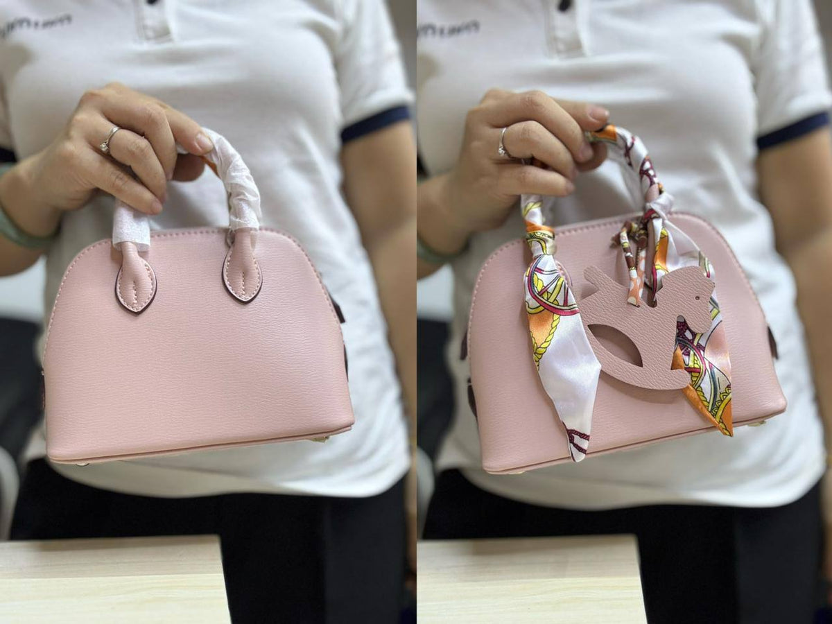 Hermes Bolide 

1⃣️ First quality +🎁

Size: 19 * 14 cm

Withbox
85 dhs🇦🇪🇦🇪

Zain115
♥️♥️♥️