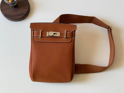 Hermes
hac and doc 18cm💕master quality😍with box❤️
380 dhs✅

Zain52
♥️♥️♥️