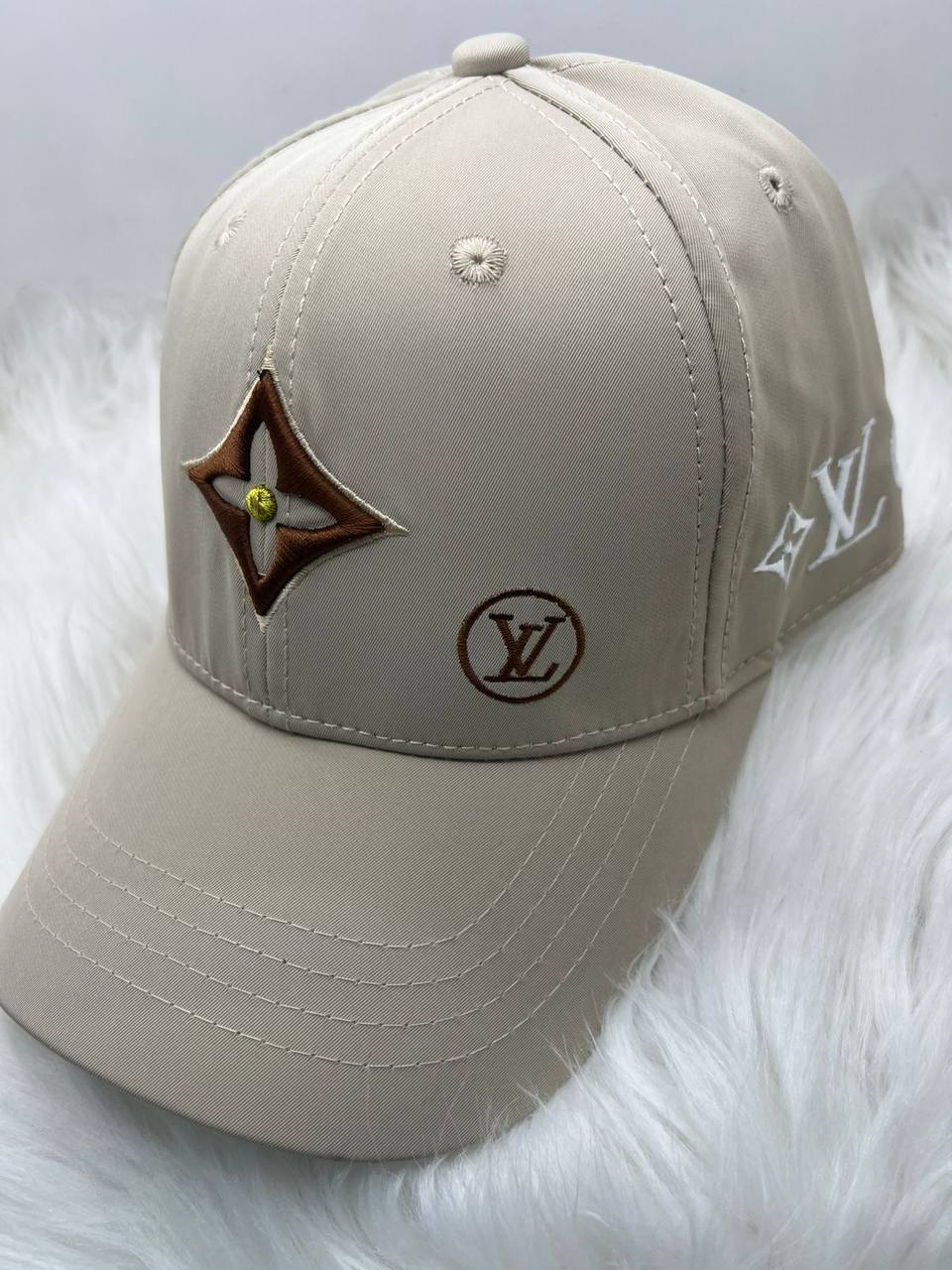 Caps
45 dhs✅

Zain182
♥️♥️♥️