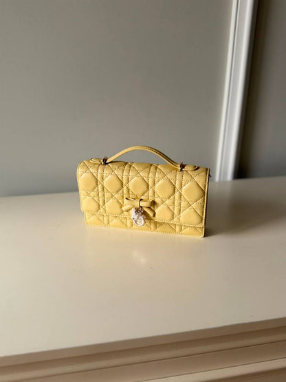 DIOR 
20 cm 
SUPER MASTER QUALITY 
For Price 👇 WhatsApp✅
0568585901 
0507557372
0552275751 Owner Zain 👌

Zain322
♥️♥️♥️