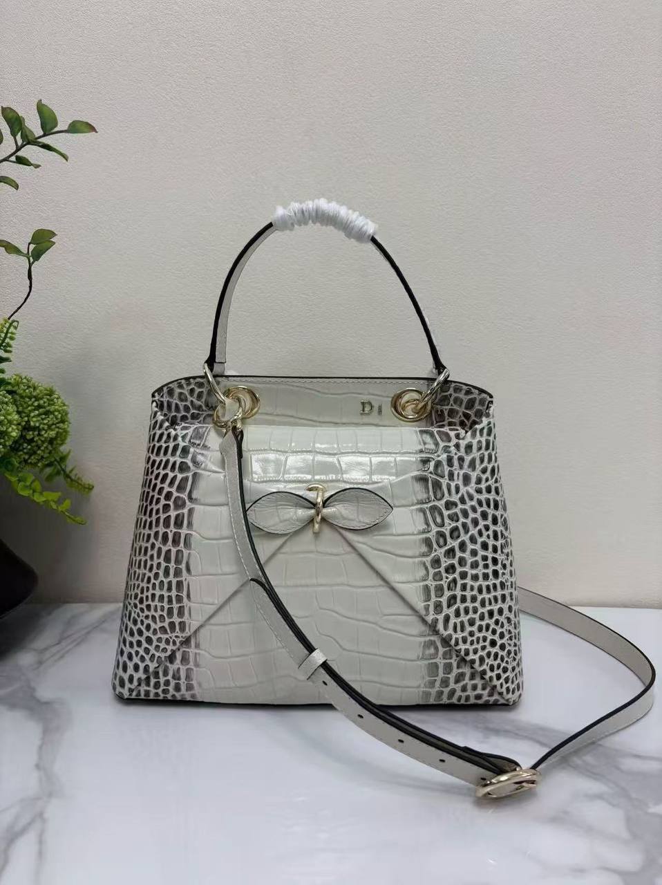 Dior 
Master
380 dhs🪙🌨️
#28cm🩷🙋‍♂️

Zain228
♥️♥️♥️