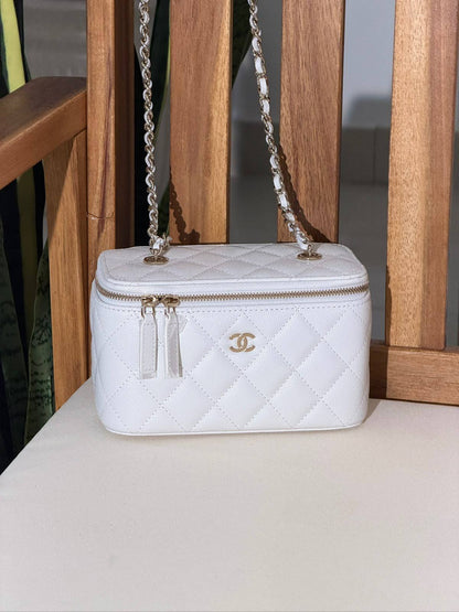 CHANEL 
Super Master Quality ⚡️
Original Packing 🎁
Size 17Cm📏
For Price 👇 WhatsApp✅
0568585901 
0507557372
0552275751 Owner Zain 👌

Zain321
♥️♥️♥️
