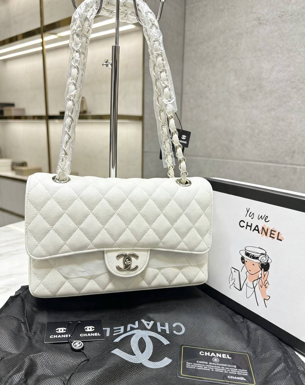 Chanel
100 dhs🇦🇪🇦🇪
With box 📦

Zain07
♥️♥️♥️