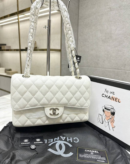 Chanel
100 dhs🇦🇪🇦🇪
With box 📦

Zain07
♥️♥️♥️