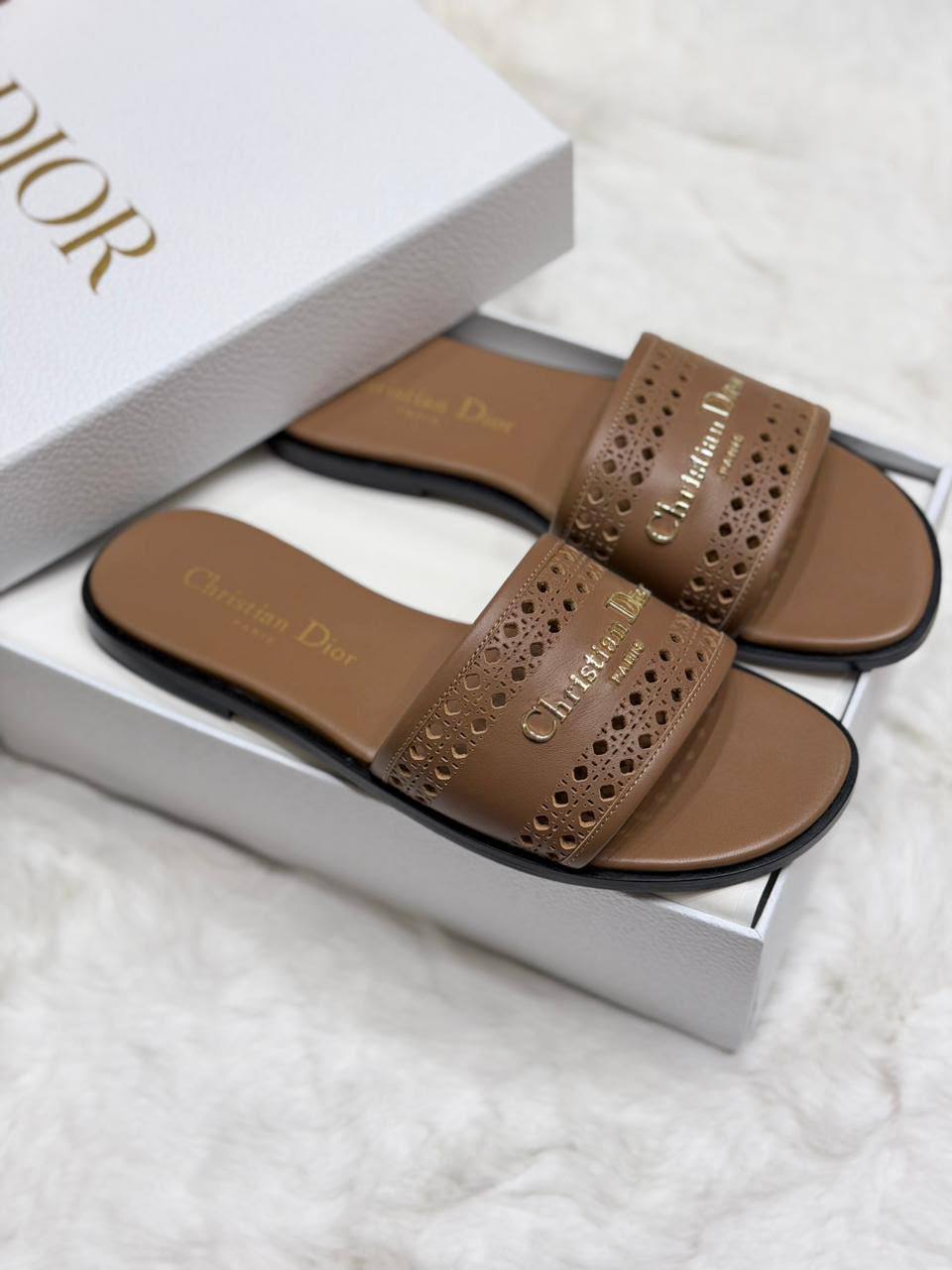 😍  DIOR 😍

💎 _*VIP QUALITY +A*_ 💎

Size 37 To 41*_ ✨

450 dhs💛

Zain292
♥️♥️♥️