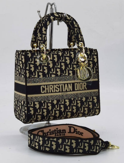 Dior 

Good Quality 

With Box 
🎁🎁🎁

115 dhs❤️

Zain250
♥️♥️♥️
