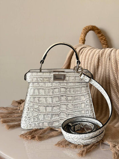 Fendi picabo 
Size :21 cm 
Super master quality 
For Price 👇 WhatsApp✅
0568585901 
0507557372
0552275751 Owner Zain 👌

Zain315
♥️♥️♥️