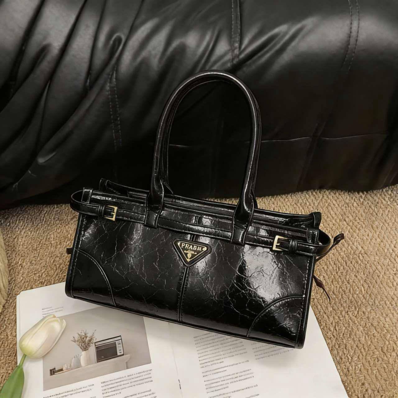 Prada 

High quality 

125 dhs

Zain39
♥️♥️♥️