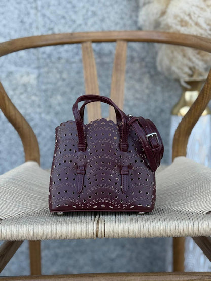 ALAIA
17cm
300 dhs✅
20cm
310 dhs✅
Top quality 
With box🎁

Zain167
♥️♥️♥️