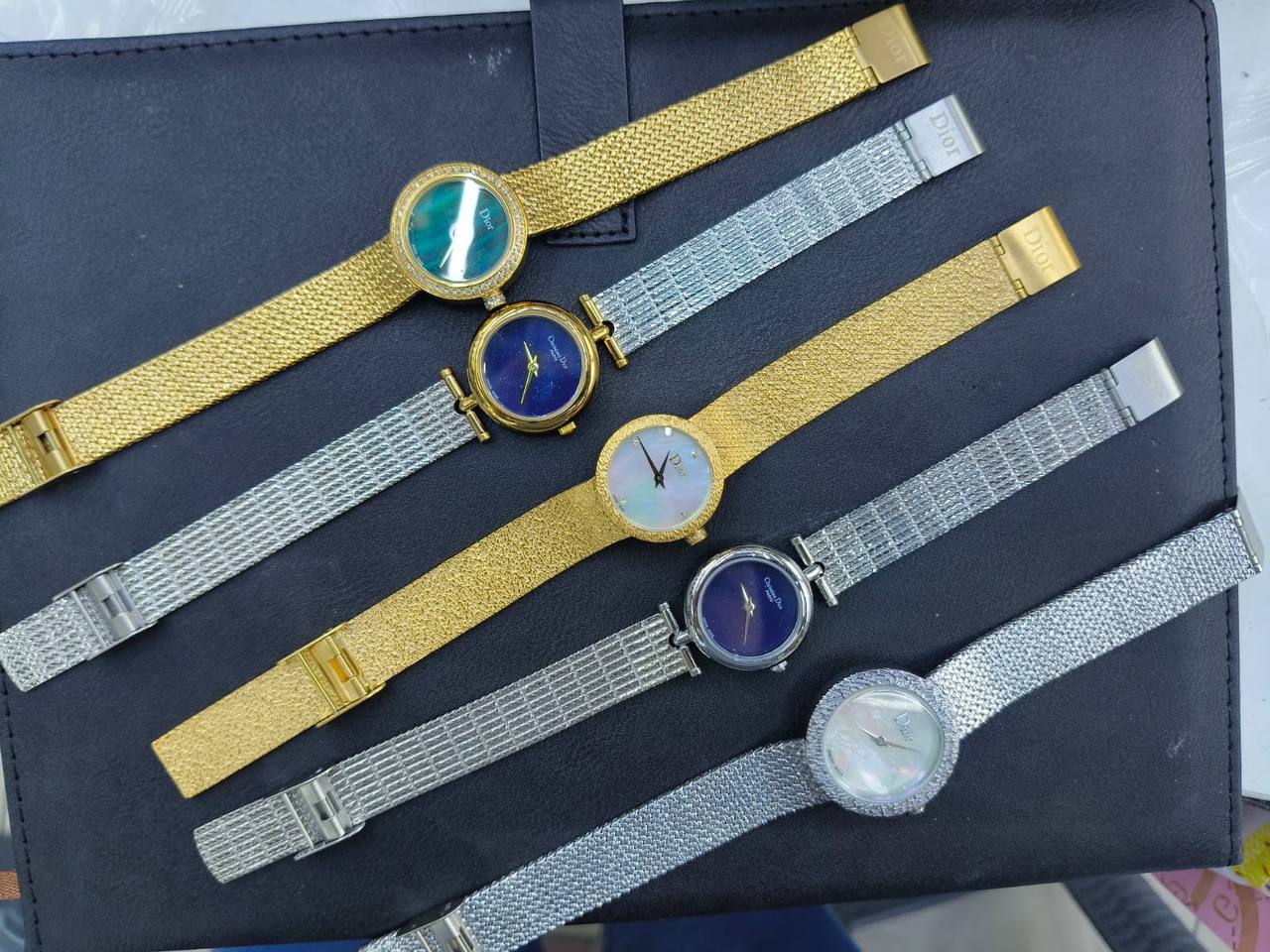 Dior
for ladies 
220 dhs🪙

Zain25
♥️♥️♥️