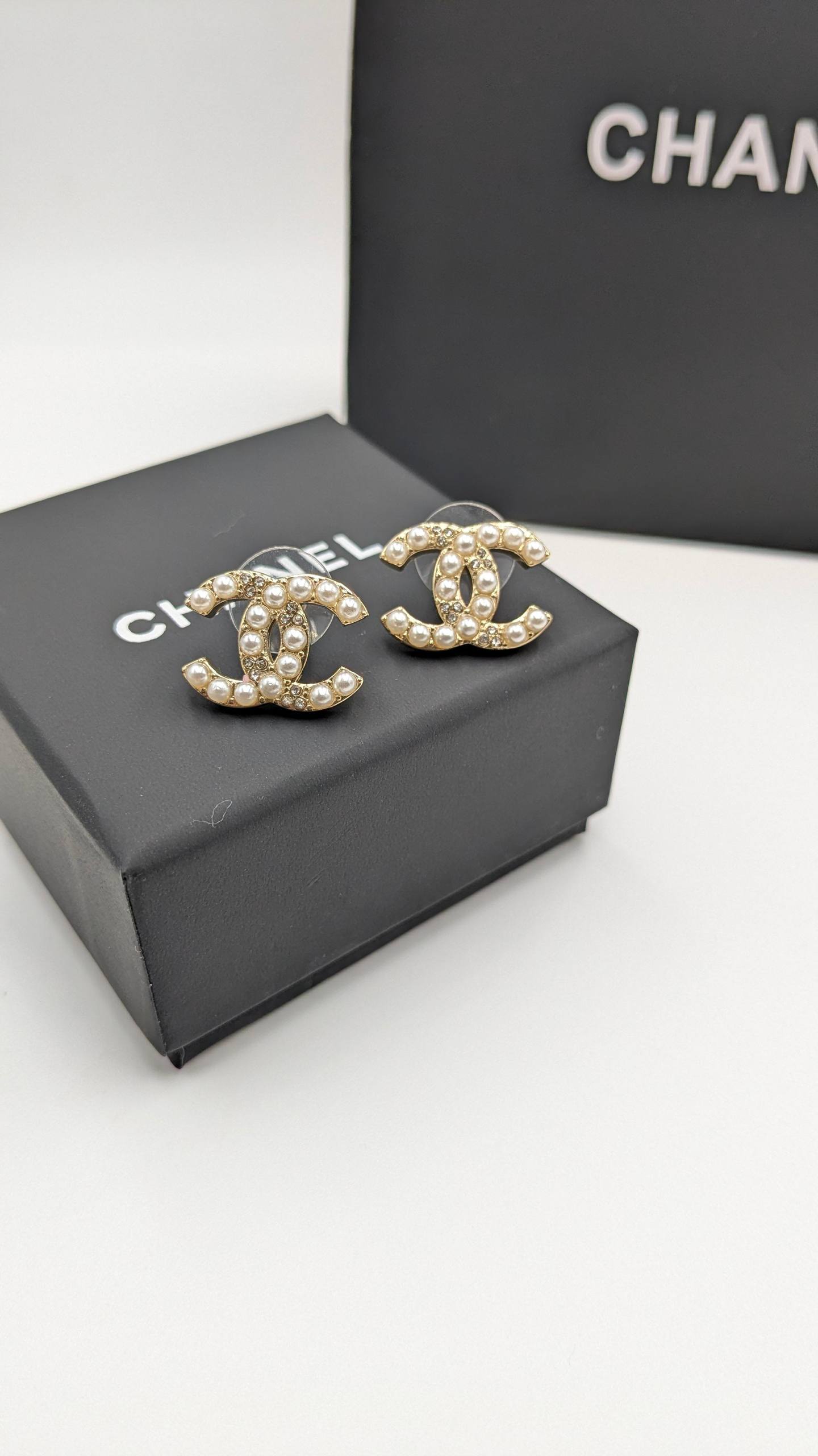 Chanel

normal box🎁

70 dhs❣️

Zain210
♥️♥️♥️