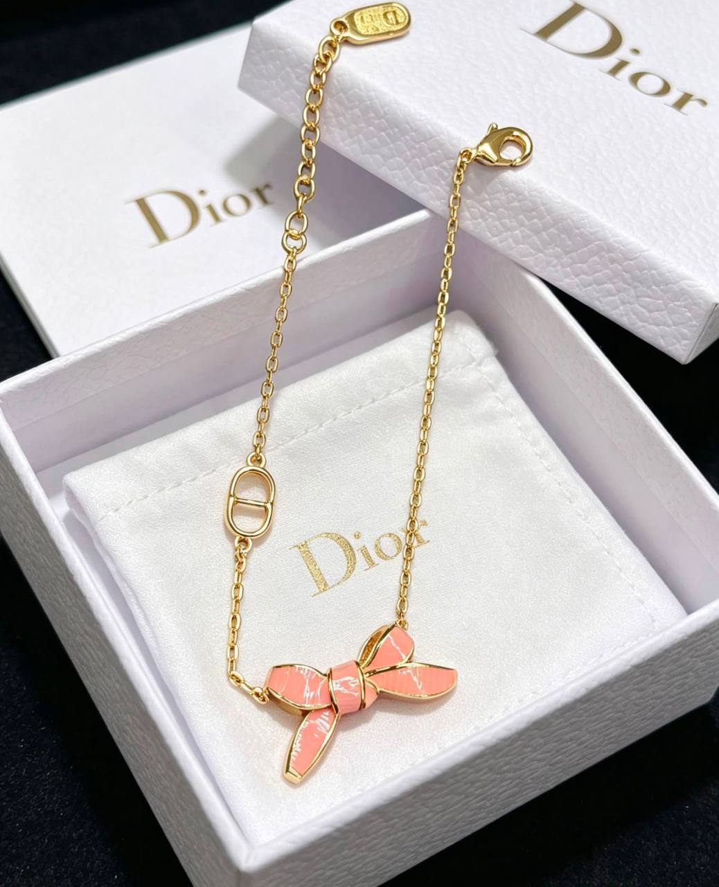 Dior 
Full set 
Master ☘️

120 dhs 
 
Normal box

Zain48

♥️♥️♥️