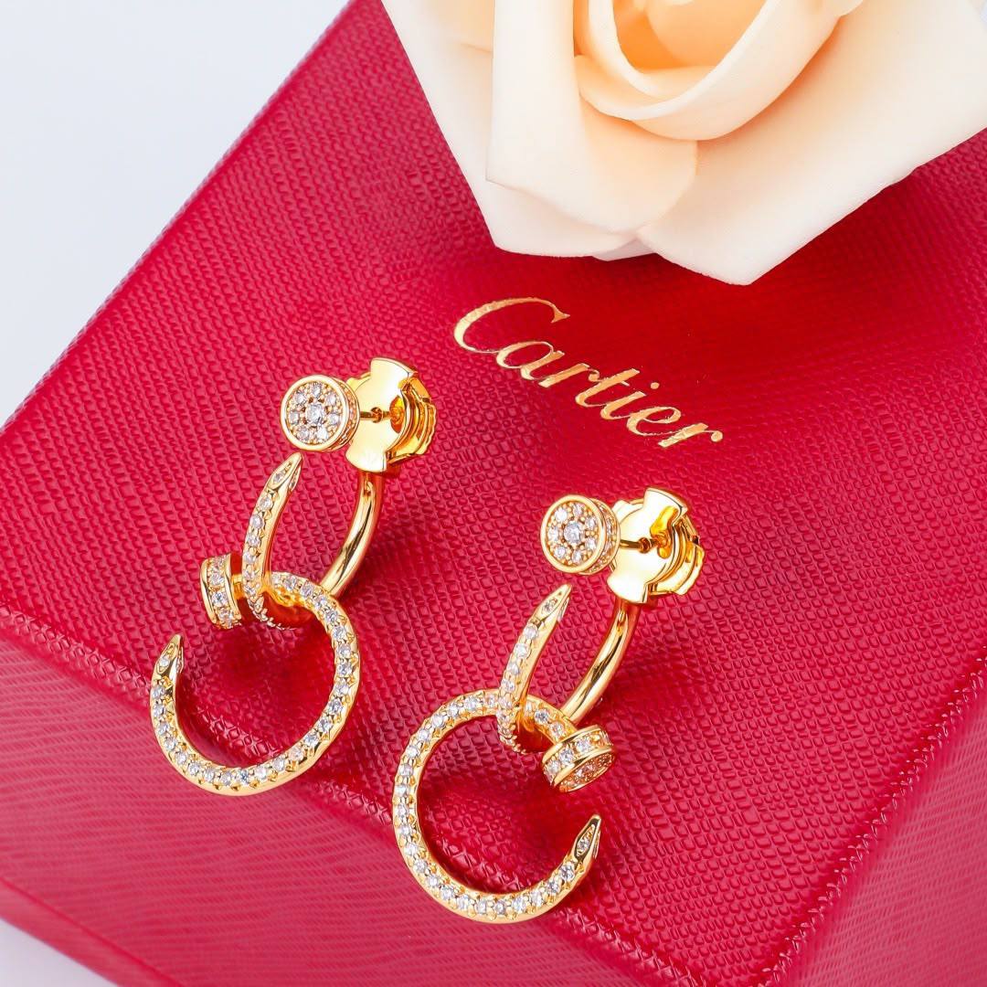 Cartier 
Earring 🦋
Master quality 💯
With normal boxes 🗃️ 
70 dhs🇦🇪🇦🇪

With master box 📦 
110 dhs🇦🇪🇦🇪

Zain216
♥️♥️♥️