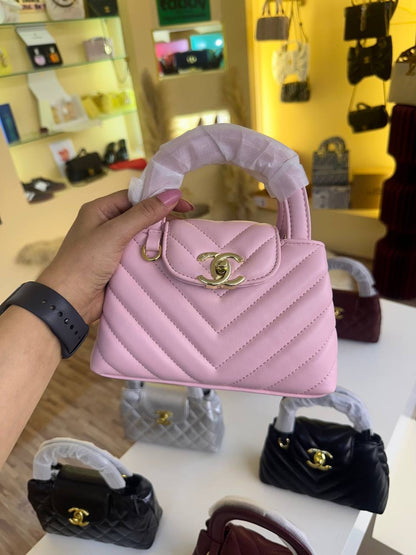 Chanel

100 dhs
With box

Zain72
♥️♥️♥️

Zc