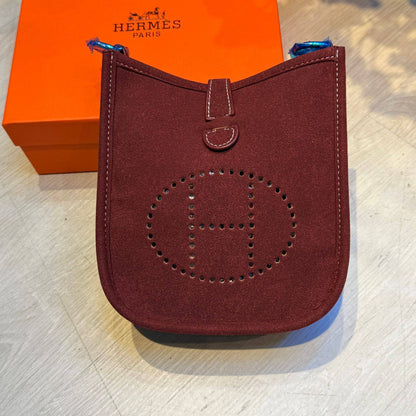 Hermes Evelyne

18cm

90 dhs
with BOX
🎁🎁🎁


Zain44
Zain254
♥️♥️♥️
