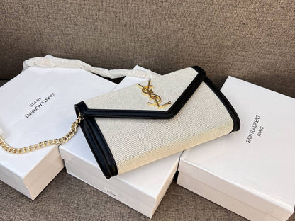 YSL
90 dhs✅

with box
🎁🎁🎁

size 22cm

Zain26
♥️♥️♥️