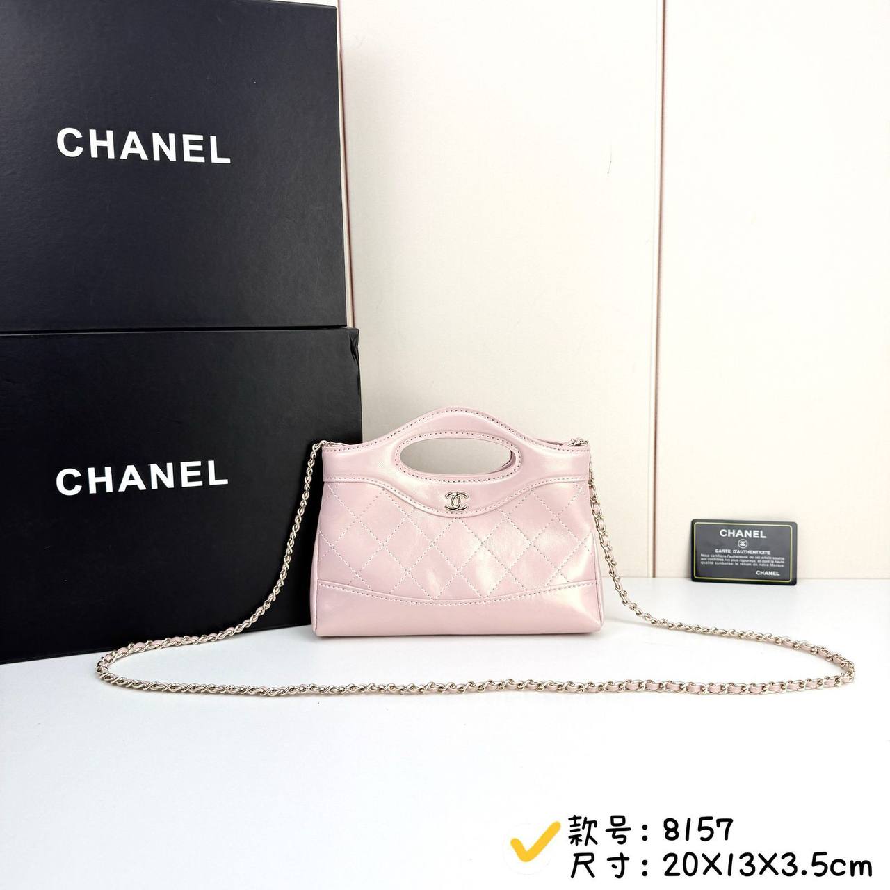 Chanel
Master
20cm🫶🏼 
250 dhs💓

with Box 🗃️
🎁🎁🎁

Zain228
♥️♥️♥️