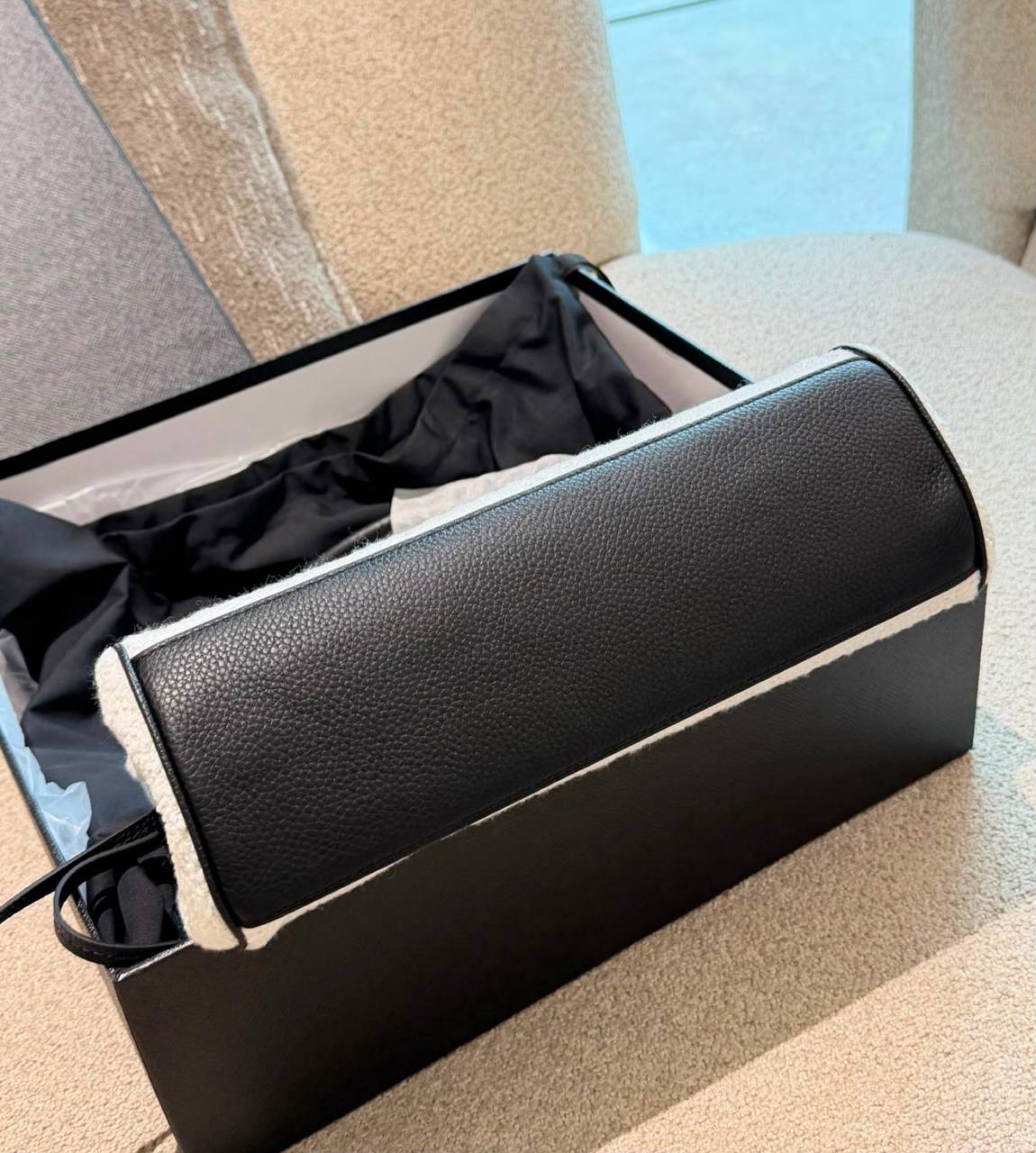 CHANEL 
COPY ONE 
220 dhs🇦🇪🇦🇪

Zain295
♥️♥️♥️