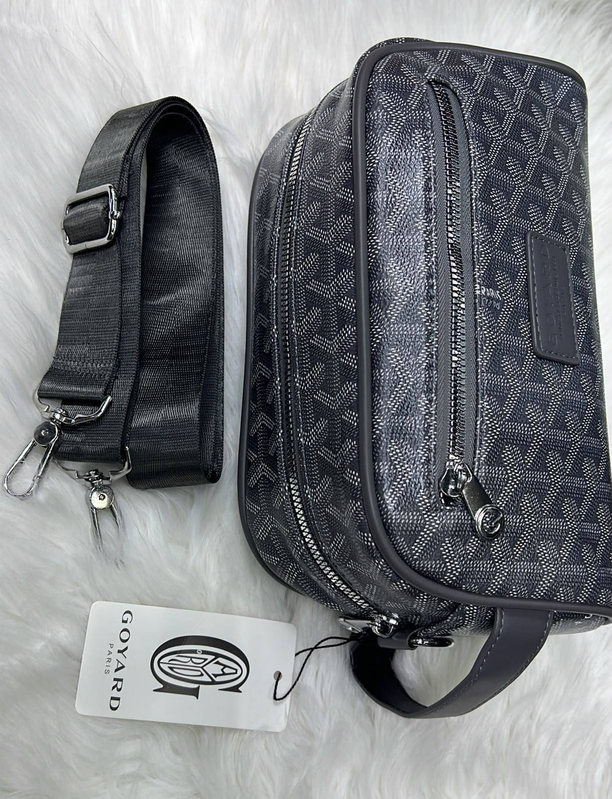 Goyard

90 dhs🇦🇪

good quality
Zain182
♥️♥️♥️