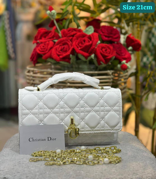 Dior
Good quality 
with box 
🎁🎁🎁

120 dhs✅

Zain186
♥️♥️♥️