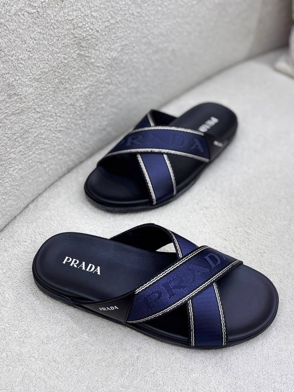 Prada
110 dhs🇦🇪🇦🇪
Size 40-45

Zain55
♥️♥️♥️