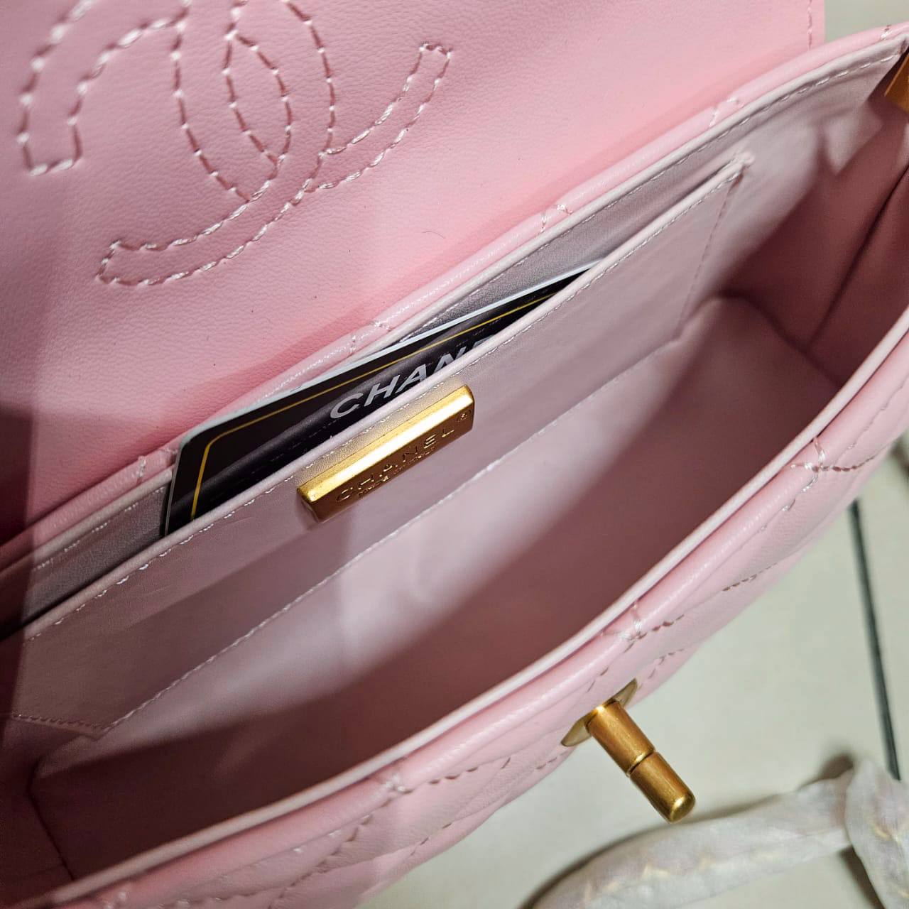 Chanel ᴛᴏᴘ ʜᴀɴᴅ
ᴡᴀʟʟᴇᴛ ғʟᴀᴘ  ᴛᴡɪsᴛ ʟᴏᴄᴋ
ʟᴀᴍʙsᴋɪɴ ᴍᴀᴛᴇʀɪᴀʟ
ᴍᴀᴛᴛᴇ ɢᴏʟᴅ ʜᴀʀᴅᴡᴀʀᴇ
sɪᴢᴇ : 21.5
ᴡɪᴛʜ BOX
🎁🎁🎁

95 dhs🪙🖤

Zain31
♥️♥️♥️