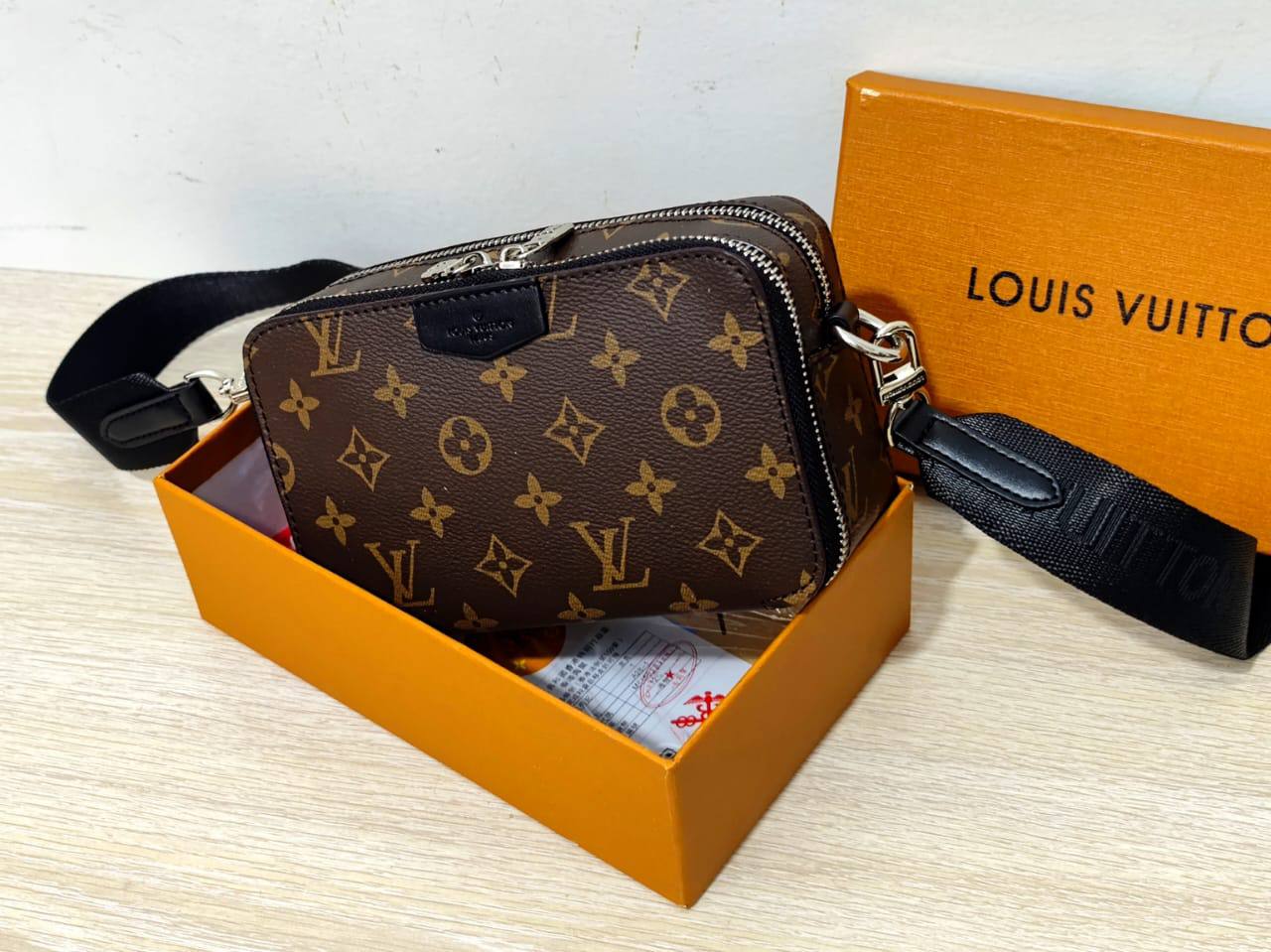New❣️

85 dhs✅

with box🎁🎁🎁

size 20cm
Men's and women's crossbody bags

Zain26
♥️♥️♥️
