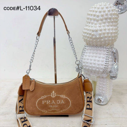 PRADA sʜᴏᴜʟᴅᴇʀ ʙᴀɢ
sᴜᴀᴅᴇ ʟᴇᴀᴛʜᴇʀ ᴍᴀᴛᴇʀɪᴀʟ
ᴇᴍʙʀᴏɪᴅᴇᴅ ʟᴏɢᴏ
ᴡɪᴛʜ ʟᴏɴɢ sᴛʀᴀᴘ
sɪᴢᴇ : 26 cm
ᴡɪᴛʜ BOX
🎁🎁🎁

70 dhs🪙🖤

Zain31
♥️♥️♥️