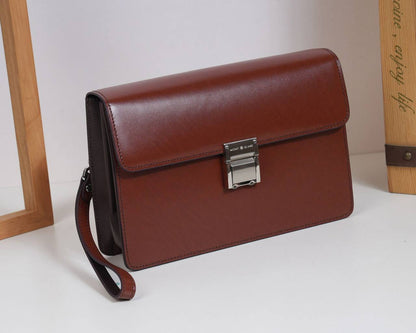 MONTBLANC
*New Collection*
*Clutch*
*Master quality*
550 dhs✅

Zain179
♥️♥️♥️