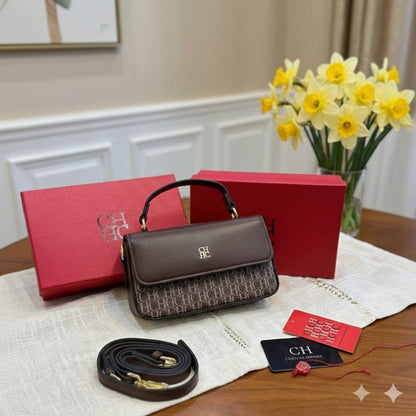 CH - Carolina Herrera
ʜᴀɴᴅʙᴀɢ ᴛᴏᴘ ʜᴀɴᴅʟᴇ
ɪɴ ᴍᴏɴᴏɢʀᴀᴍᴍᴇᴅ ᴘᴀᴛᴛᴇʀɴ
ɢᴏʟᴅ ʜᴀʀᴅᴡᴀʀᴇ
sɪᴢᴇ: 18 cm
ᴡɪᴛʜ ʙᴏx
🎁🎁🎁

90 dhs✅

Zain31
♥️♥️♥️