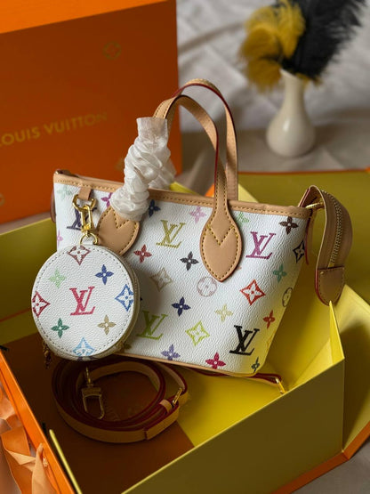 LV
18_20cm
380 dhs❤️
Top quality 
With box🎁

Zain167
♥️♥️♥️