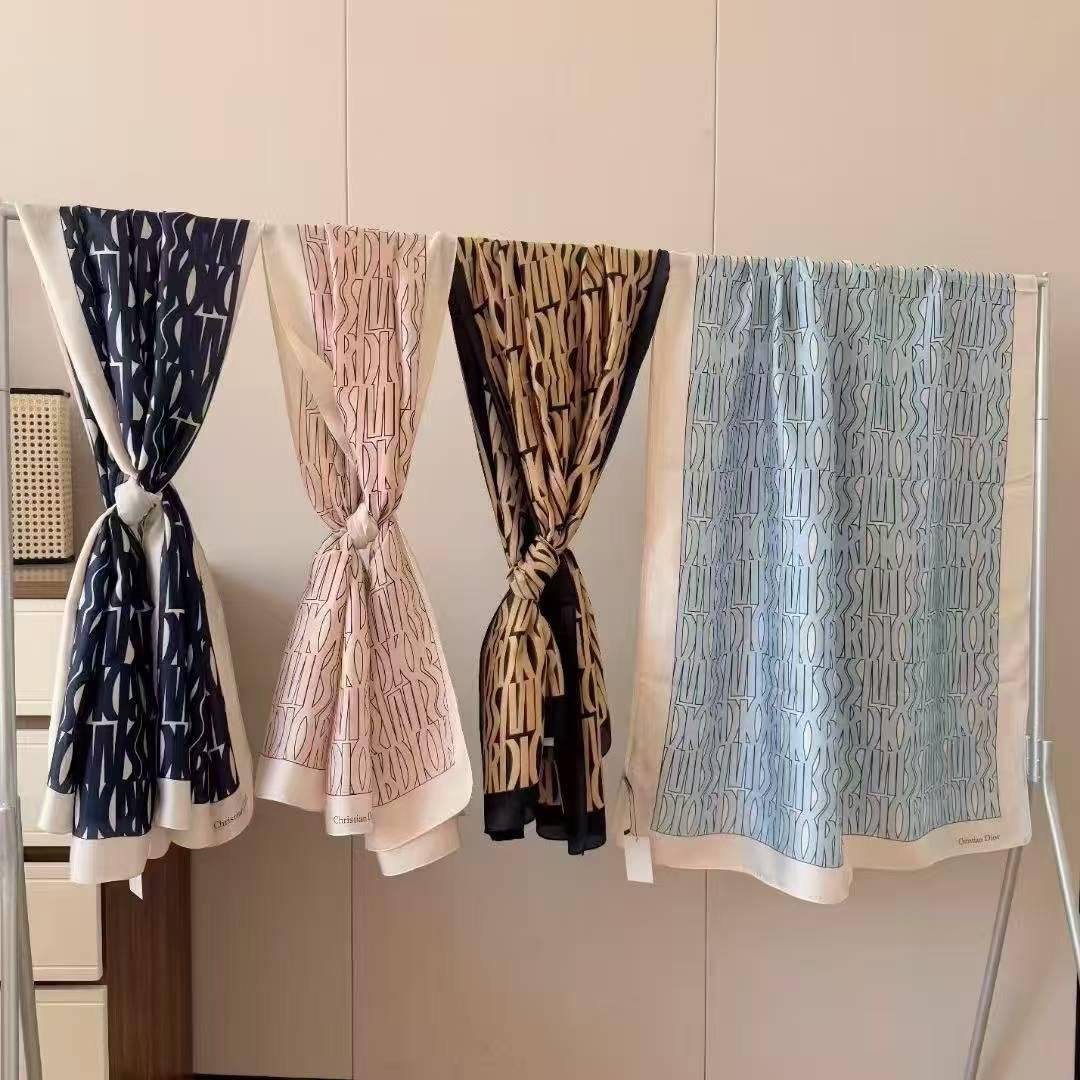 Silk scarf 
40 dhs🪙💕

Zain93
♥️♥️♥️