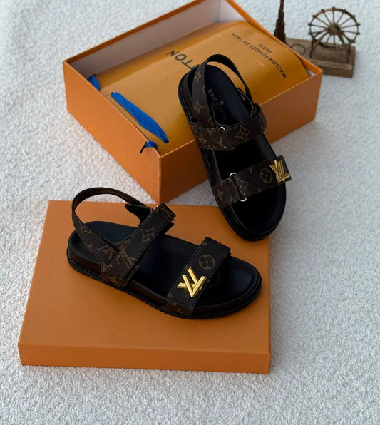 New.  Lv  sandle 
Size  .  36.  to 41
120 dhs🪙🌨️

Zain80
♥️♥️♥️