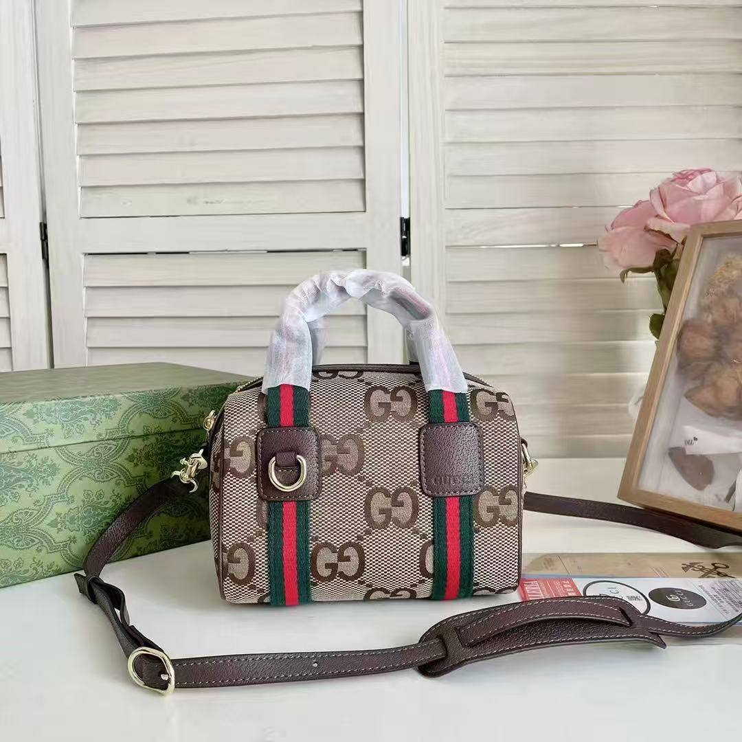 Gucci
High quality 
with box 
🎁🎁🎁

105 dhs🪙💕

Zain136
♥️♥️♥️