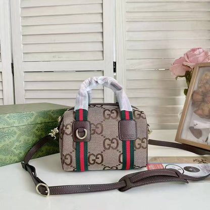 Gucci
High quality 
with box 
🎁🎁🎁

105 dhs🪙💕

Zain136
♥️♥️♥️