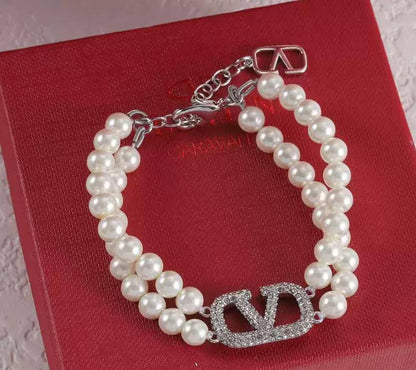 Valentino Bracelet* ☘️
Master quality 

60 dhs🪙💚 Normal box 📦
🎁🎁🎁

Zain48
♥️♥️♥️