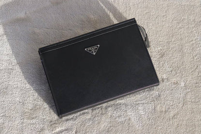 Men's Clutch 
Good Quality
90 dhs🗽

Zain33
♥️♥️♥️