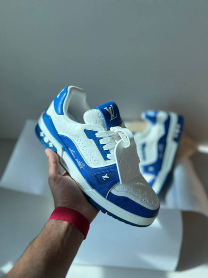 LOUIS VUITTON 
SUPER MASTER 
40-46
600 dhs🪙🖤

Zain43
♥️♥️♥️