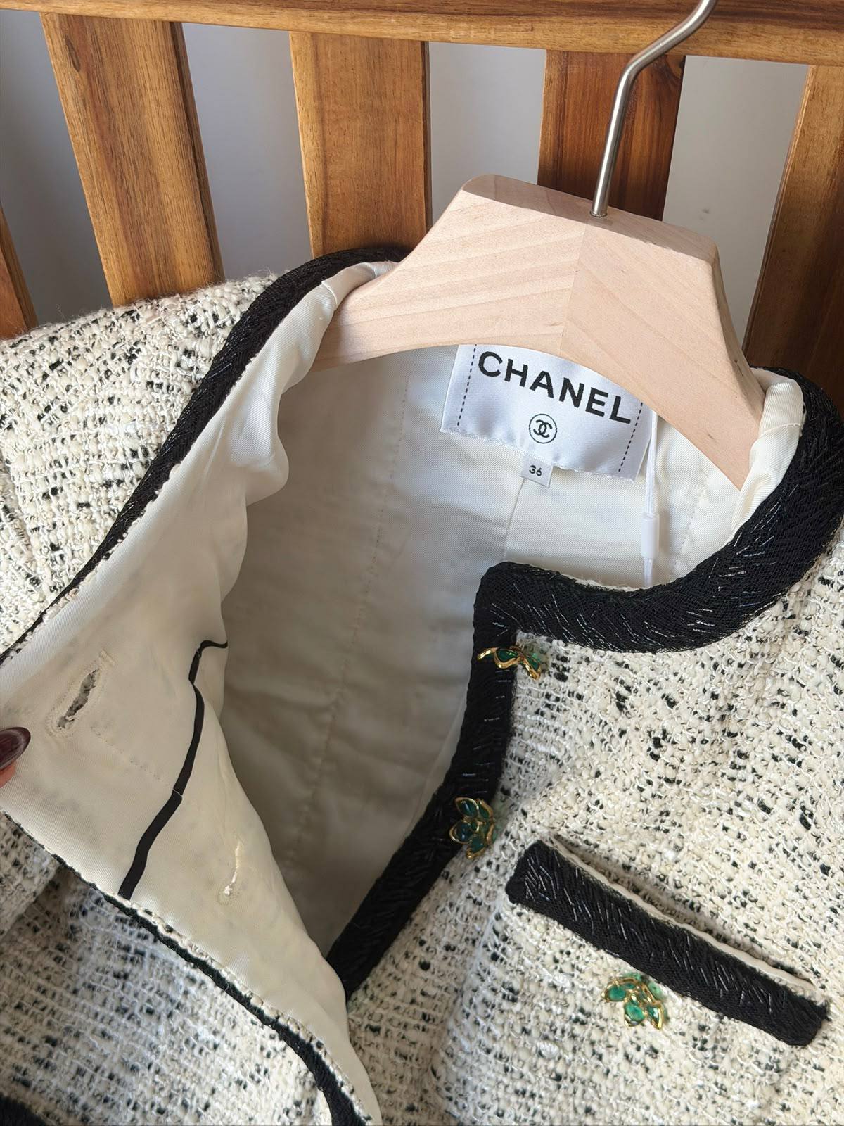 ❤️‍🔥✨CHANEL NEW ❤️‍🔥✨
    ✨VIP QUALITY ✨
   Cotton +silk lining 
Size : 36-38-40-42

900 dhs🇦🇪🇦🇪

Zain287
♥️♥️♥️