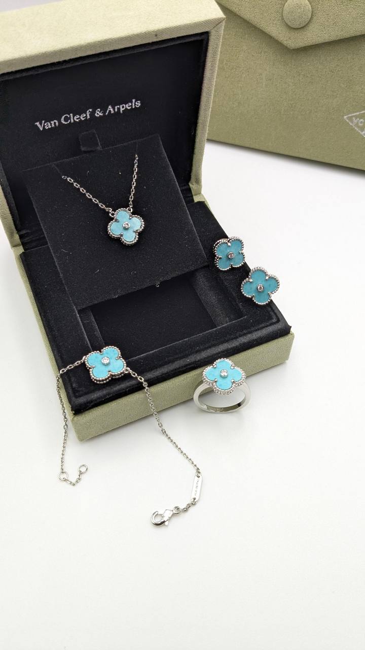 Van Cleef
*Master Quality* 
*Necklace & Earring*
120 dhs🪙🌨️ with Normal Box 🎁
130 dhs🪙🌨️ with Good Box 🎁
180 dhs🪙🌨️ with Master Box 🎁

Zain210
♥️♥️♥️