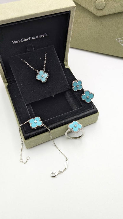 Van Cleef
*Master Quality* 
*Necklace & Earring*
120 dhs🪙🌨️ with Normal Box 🎁
130 dhs🪙🌨️ with Good Box 🎁
180 dhs🪙🌨️ with Master Box 🎁

Zain210
♥️♥️♥️
