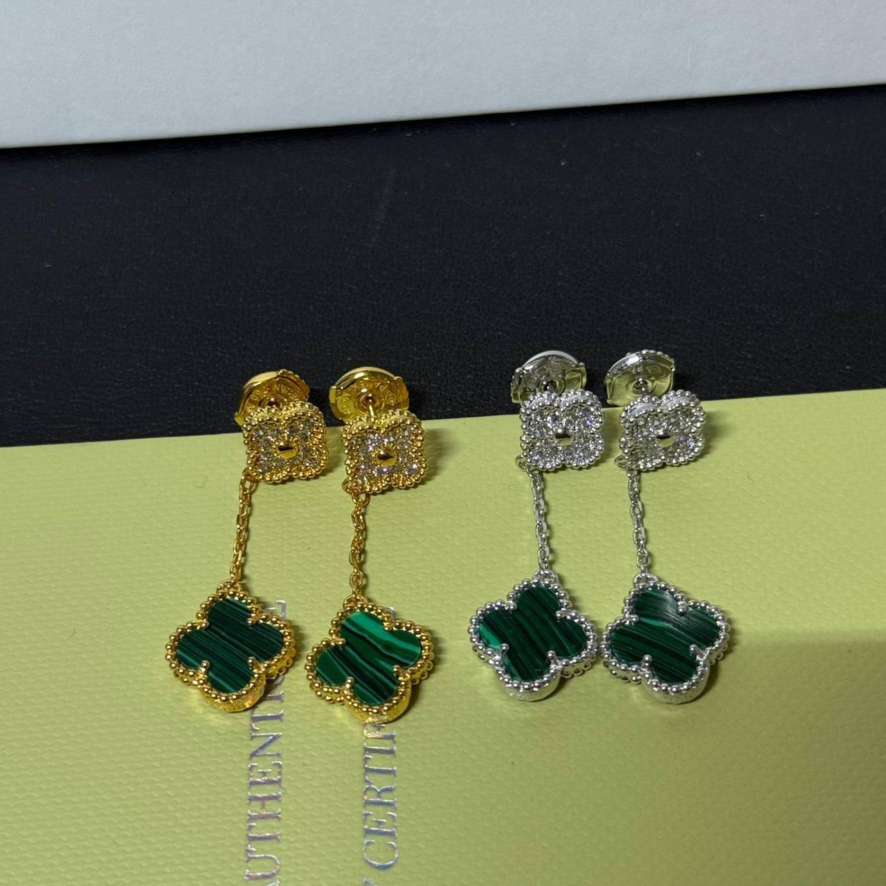 VCA 🦋*
Mini Earring🌸
Master quality 💯
With normal boxes 📦 
55 dhs🪙🌨️
With master box 🗃️ 
80 dhs🪙🌨️

Zain216
♥️♥️♥️