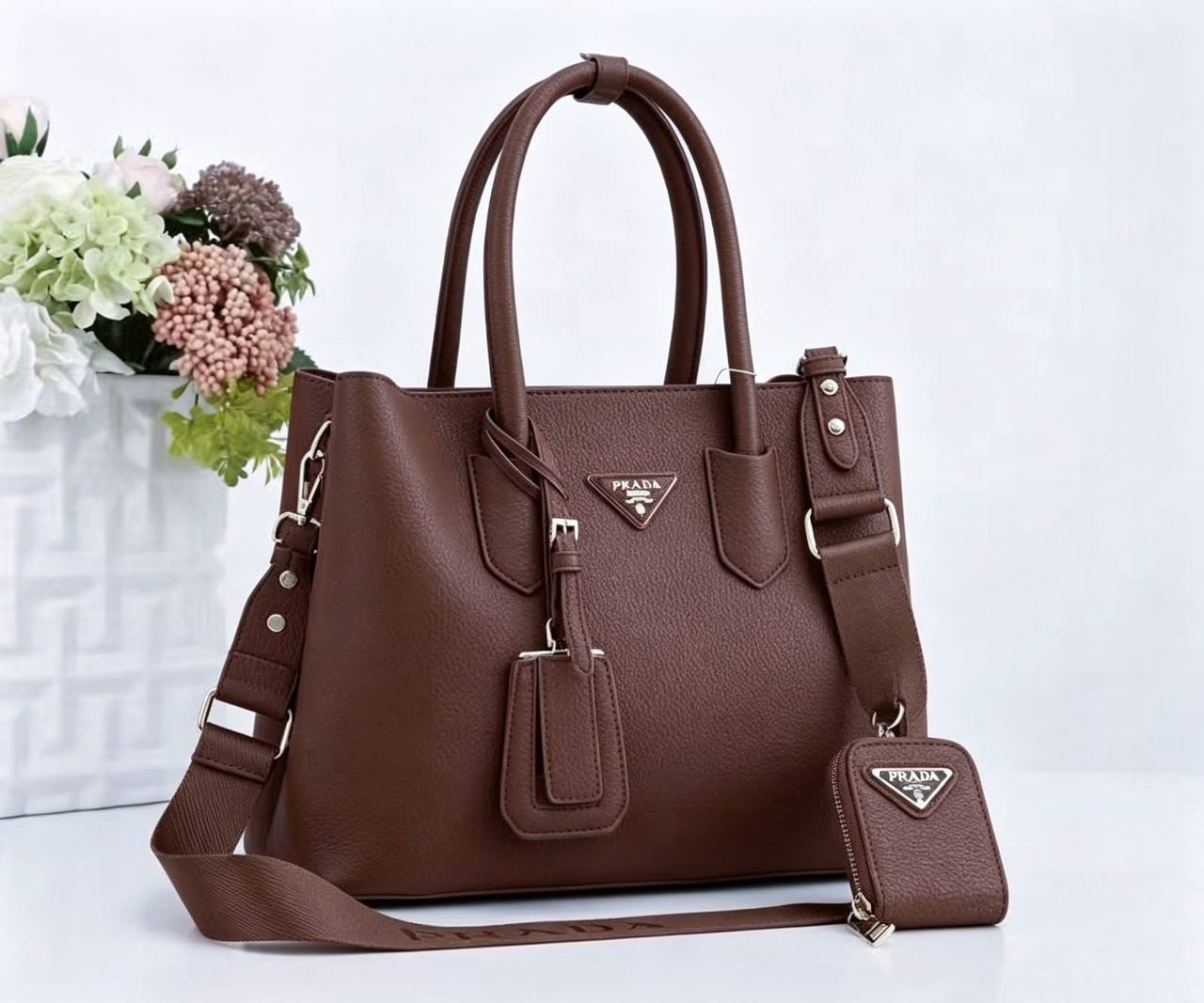 PRADA 
GOOD QUALITY
120 dhs💓

Zain295
♥️♥️♥️