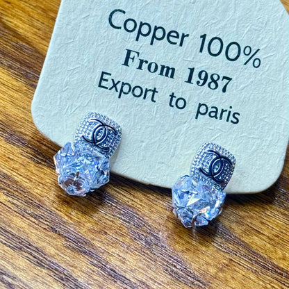 Earring ❤️‍🔥*
good quality 💯
With black boxes 🗃️ 
20 dhs❣️
With normal boxes 📦 
30 dhs❣️

Zain216
♥️♥️♥️