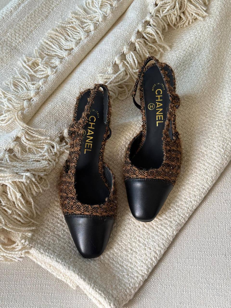 Chanel
AAA Quality
Size 36 to 41
450 dhs✅

Zain288
♥️♥️♥️