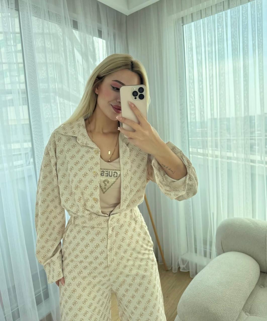 guess set
طقم 3 قطع متوفر ب 3 ألوان 
قماش فخم والكتابة بالمخمل♥️

Set 3pc 
Available in 3 color (brown, burgundy, beige)
Luxurious fabric, all writing in velvet ♥️


230 dhs

OnurStyle 

اطلبوها من الوتس المثبت في الأعلى👆🏻👆🏻

تواصلو معنا 👈🏻 Zain 
Fo