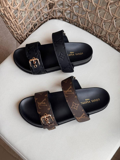 LV 
Size: 36 to 41
Super master quality 
450 dhs✅

Zain198
♥️♥️♥️
