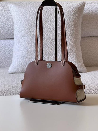 Hermes tablier 26cm💕master quality😍with box❤️
610 dhs🇦🇪🇦🇪

Zain52
♥️♥️♥️